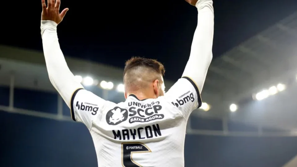 Maycon fecha contrato com Corinthians até fim de 2023