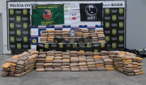 Meia tonelada de droga e fuzis são apreendidos em Manacapuru, no AM