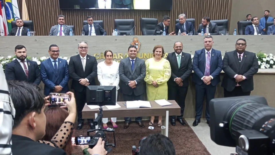Vídeo: nova diretoria da Câmara Municipal de Manaus é empossada