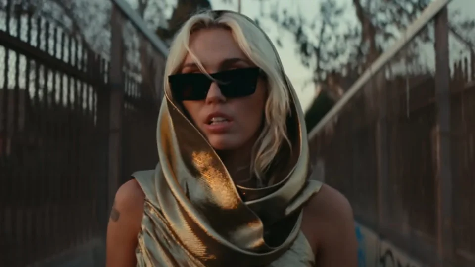 Recorde: ‘Flowers’ de Miley Cyrus ultrapassa 200 milhões de streams no Spotify