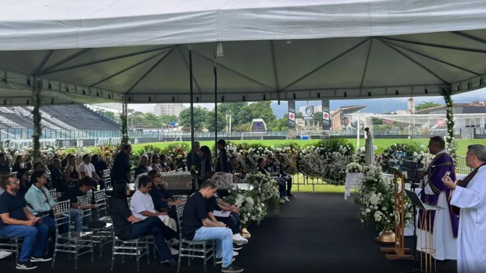 Vasco encerra homenagens a Roberto Dinamite que será enterrado em Duque de Caxias