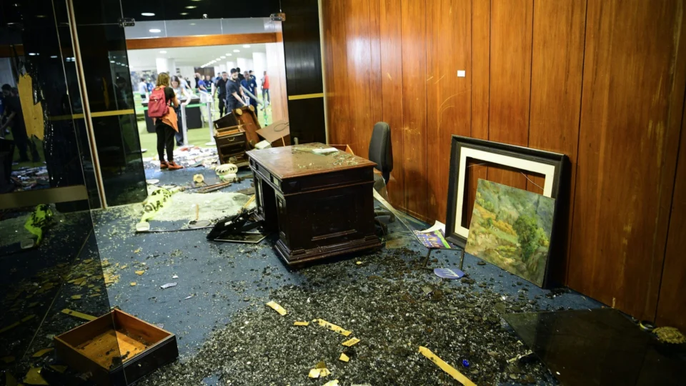 Vandalismo: Senado calcula em R$ 4 milhões prejuízo causado por terroristas