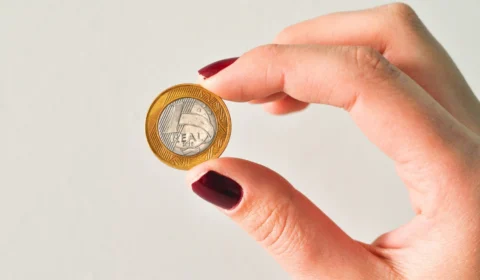 Mulher e jovem são maioria dos endividados no Brasil em 2022