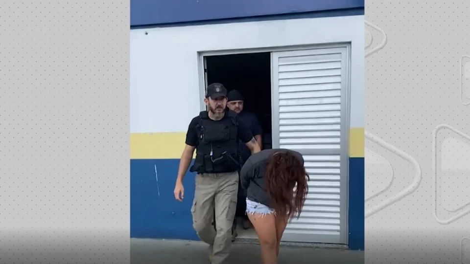 Mulher é presa com 1,5 kg de drogas no bairro Coroado, em Manaus