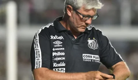 Odair Hellmann celebra vitória de virada do Santos sobre Mirassol, por 2 a 1