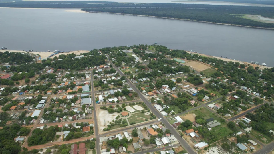 Prefeitura de Novo Airão-AM projeta muro de contenção de 5 Km e custo de R$ 14,2 milhões