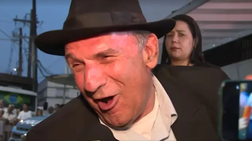 Osmar Santos, histórico locutor de futebol, vai à Vila Belmiro homenagear Pelé