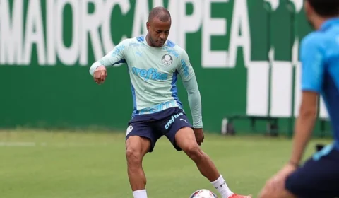 Mayke é liberado e participa de treino com reservas do Palmeiras
