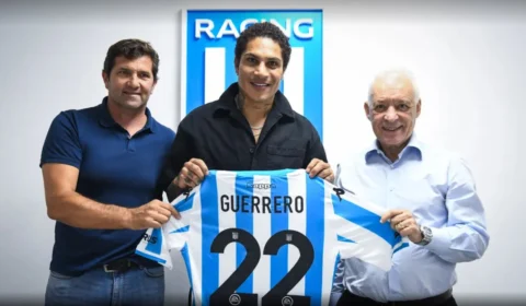 Racing anuncia contratação do atacante Paolo Guerrero, ex-Flamengo e Corinthians