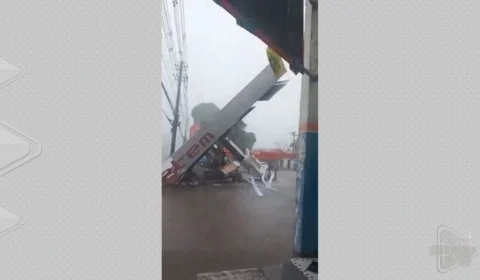 Vídeo: cobertura de posto de combustível desaba durante chuva em Manaus