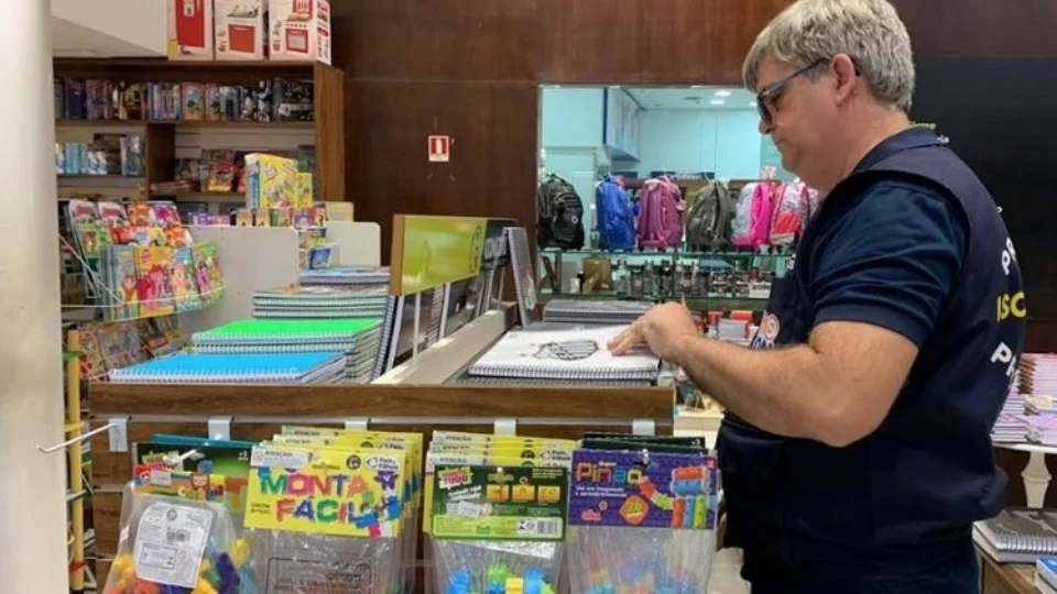 Procon-AM orienta sobre direitos na compra de material escolar