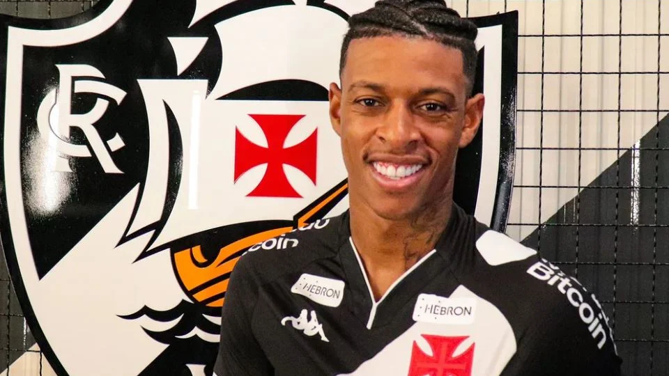 Vasco anuncia contratação de Robson Bambu