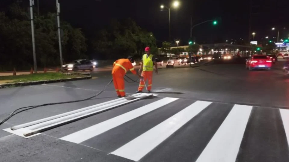 Sinalização é intensificada nos corredores viários em bairros de Manaus
