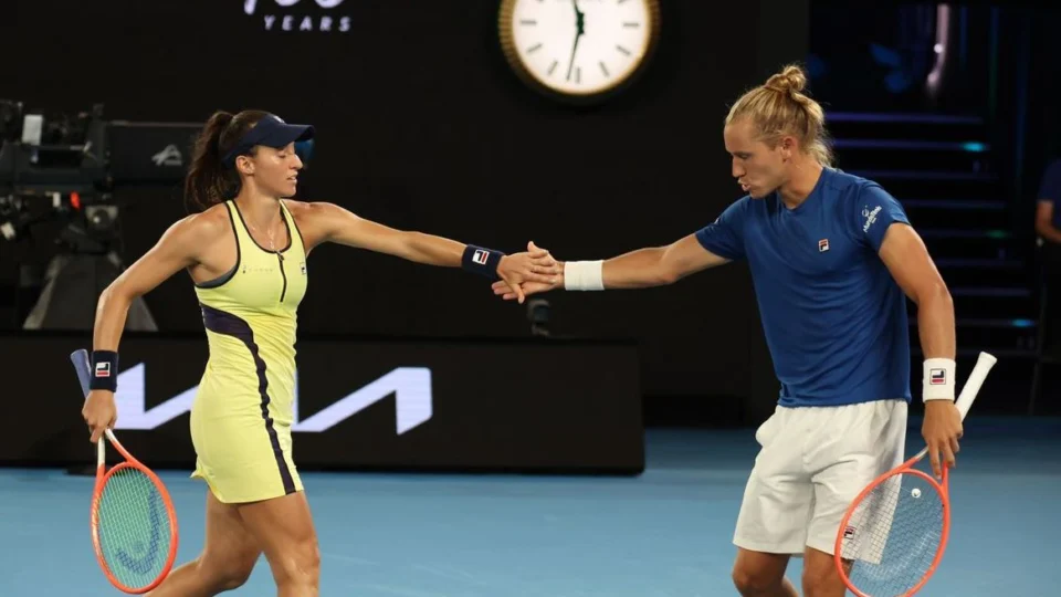 Luisa Stefani e Rafael Matos vão disputar semifinal de duplas mistas do Aberto da Austrália