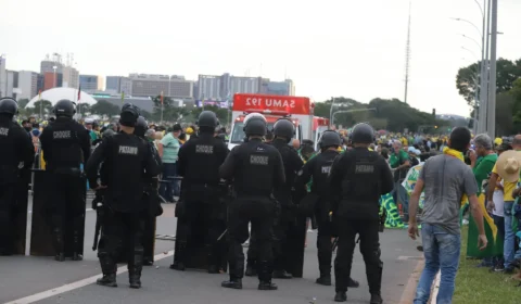 Extremistas presos são levados para Complexo Penitenciário em Brasília
