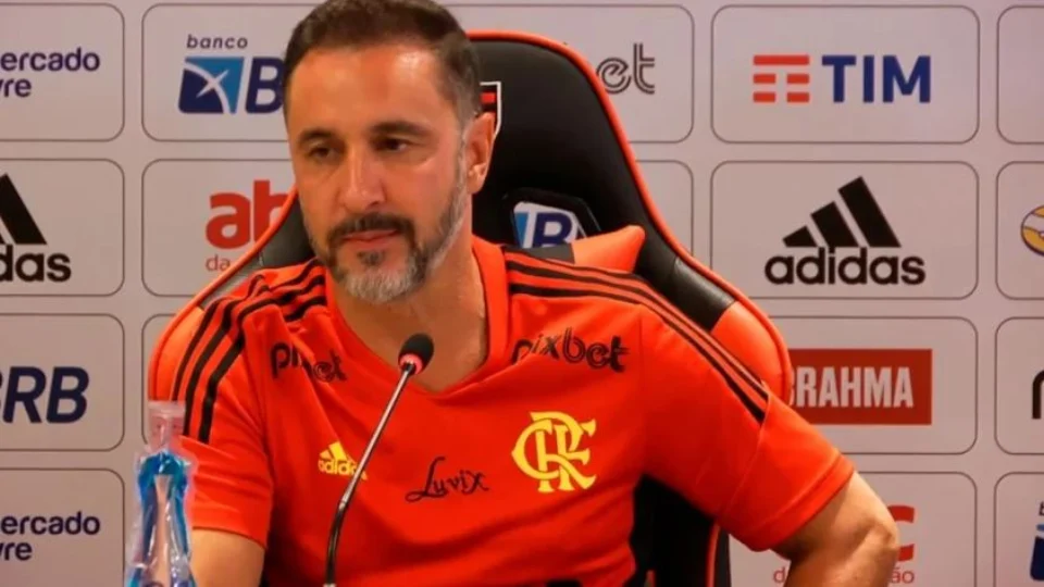 Flamengo oficializa Vítor Pereira como treinador; português fala sobre saída do Corinthians