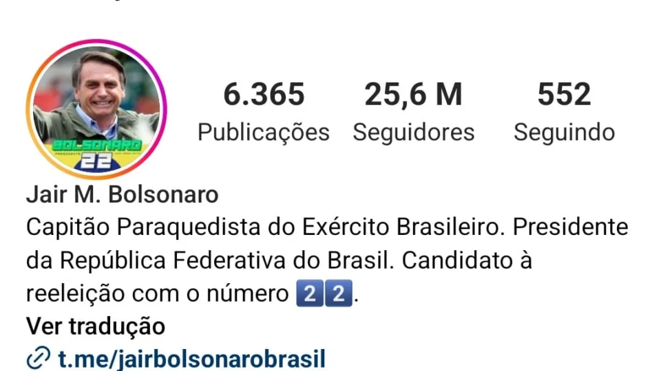 Nas redes sociais, Bolsonaro ainda se diz presidente do Brasil