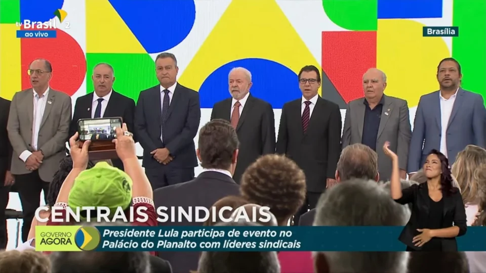 VÍDEO: Lula participa de Encontro com Centrais Sindicais