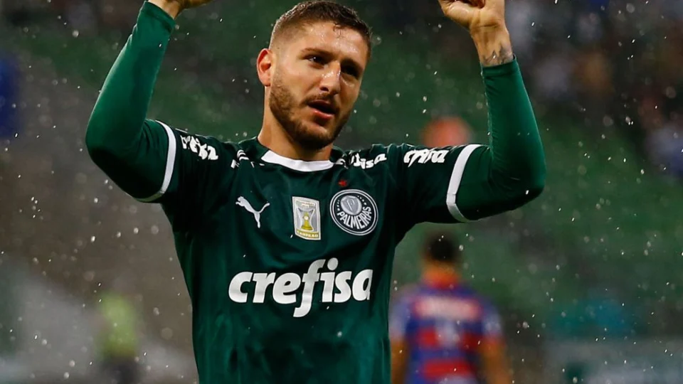 Palmeiras renova com meio-campista Zé Rafael até dezembro de 2025
