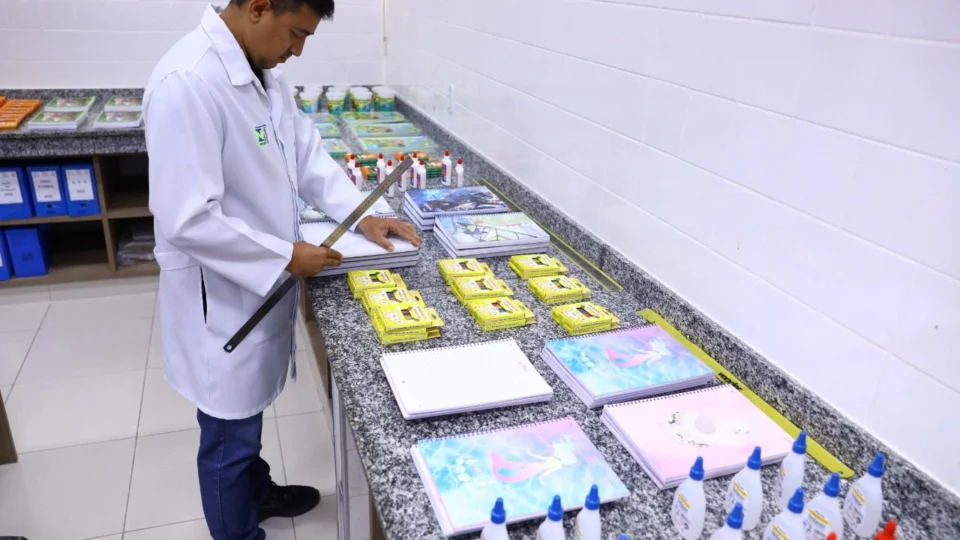 Material escolar: ação ‘Volta às Aulas’ fiscaliza itens de livrarias no AM