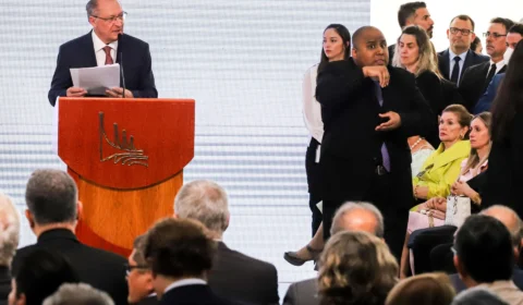 Alckmin assume Ministério da Indústria e cita ‘reindustrialização e reforma tributária’