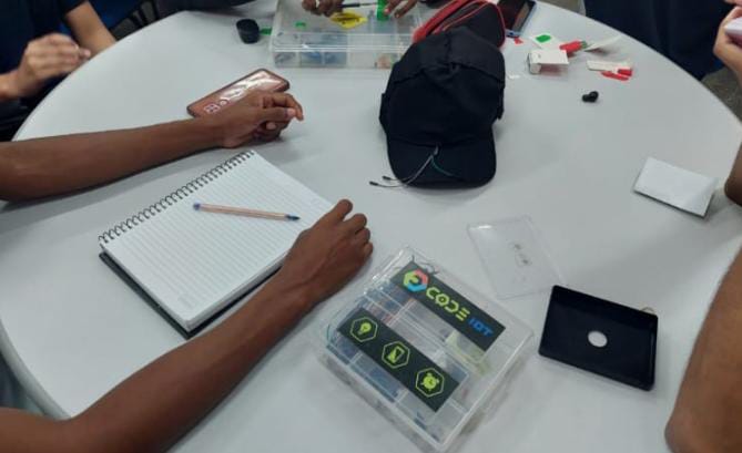 Alunos participaram ativamente da criação do boné e de todas as etapas do projeto - Foto: Ivan Santos/Acervo Pessoal