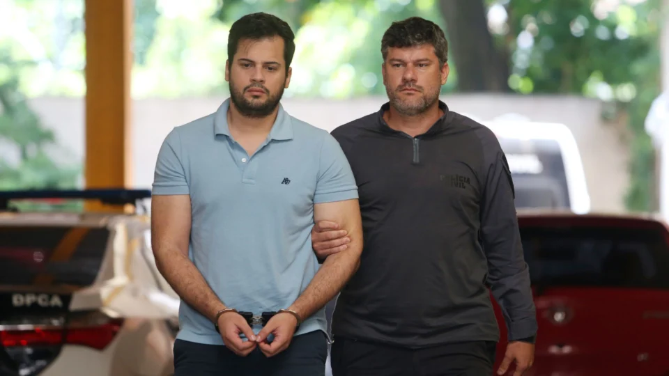 Anestesista preso no RJ por estupro em cirurgias confessa os crimes