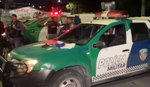 Suspeitos são presos em flagrante após assalto em ônibus coletivo, em Manaus