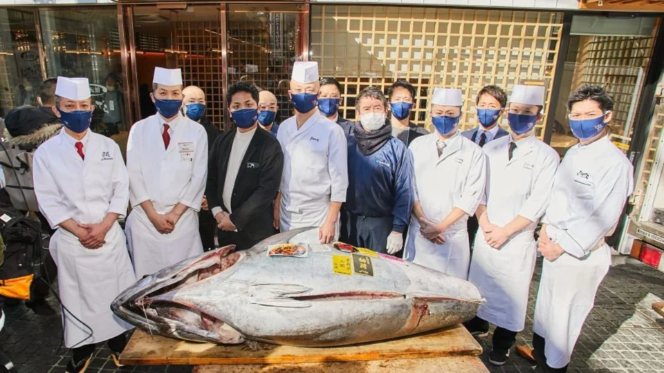 Atum é arrematado por mais de R$ 1 milhão em leilão de Ano Novo no Japão