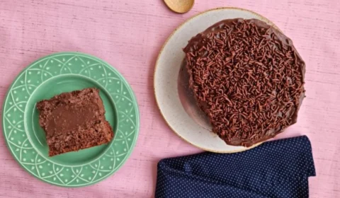 Receita Fácil – Bolo gelado de chocolate: opção pronta em apenas 80 minutos