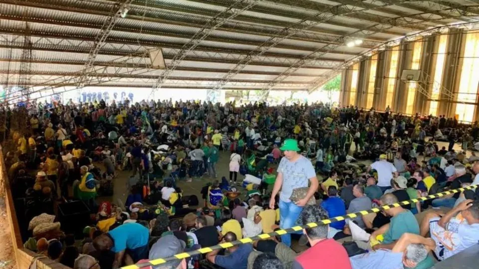 Justiça determina divulgação de lista de bolsonaristas liberados após audiência