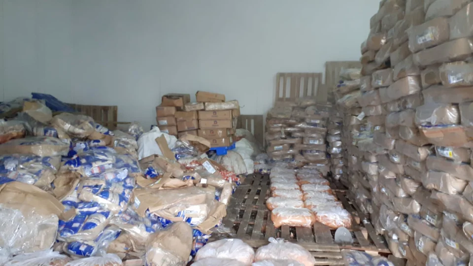 Mais de 21 toneladas de carne vencida são apreendidas na Zona Norte de Manaus