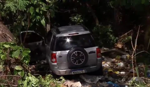 Motorista morre após carro cair em barranco na Zona Leste de Manaus
