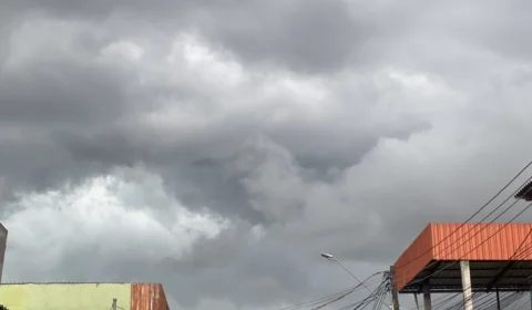 Previsão do tempo aponta dia chuvoso para segunda (1º) em Manaus