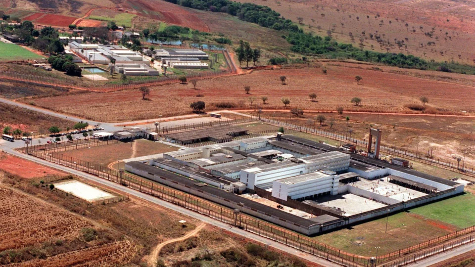 MJ realiza a transferência de 23 presos de presídios federais