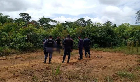 VÍDEO: corpo sem olhos é achado perto de cemitério de Coari, interior do AM
