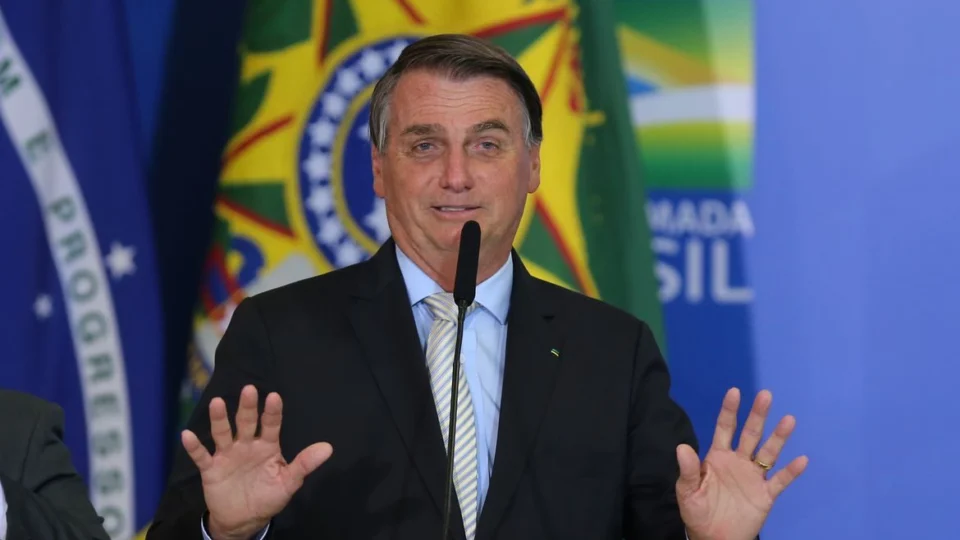 Joias árabes em posse de Bolsonaro devem ser recolhidas em 5 dias