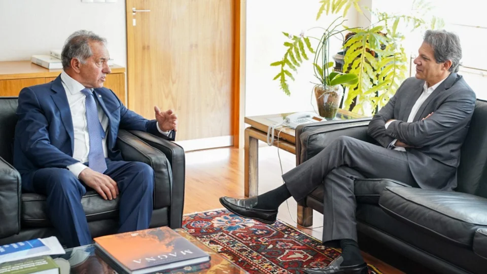 Embaixador argentino fala em trabalho com Brasil por moeda comum
