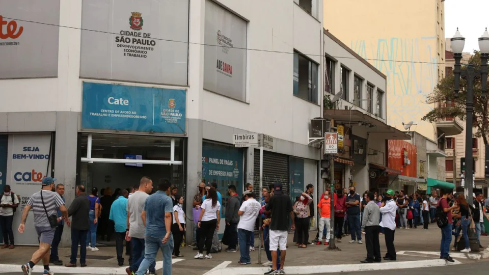 Taxa de desemprego sobe para 8,4% no trimestre finalizado em janeiro