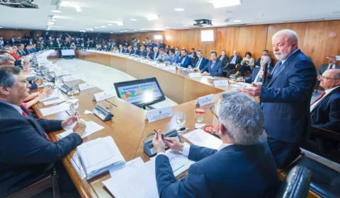 ‘Carta de Brasília’ é assinada por Lula e governadores no DF