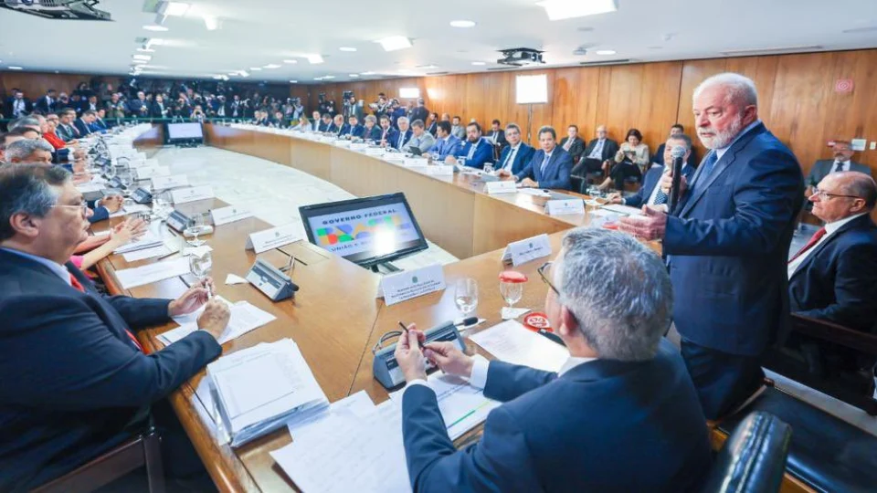 ‘Carta de Brasília’ é assinada por Lula e governadores no DF