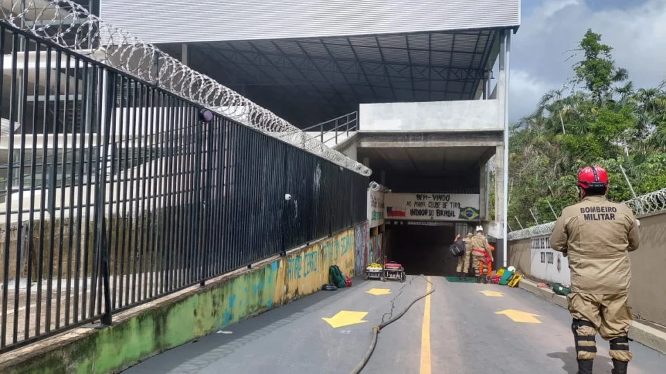 Clube de Tiro é periciado após explosão que matou cinco pessoas em Manaus