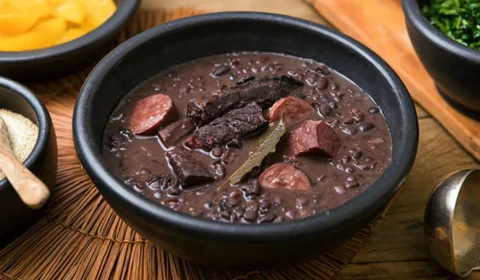 Receita Fácil – Feijoada light: opção fit pronta em apenas 150 minutos