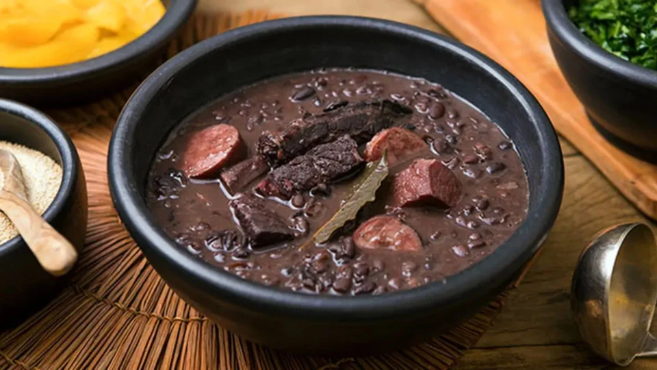 Receita Fácil – Feijoada light: opção fit pronta em apenas 150 minutos