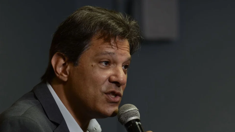 Em Davos, Haddad promete aprovação da reforma tributária em 2023