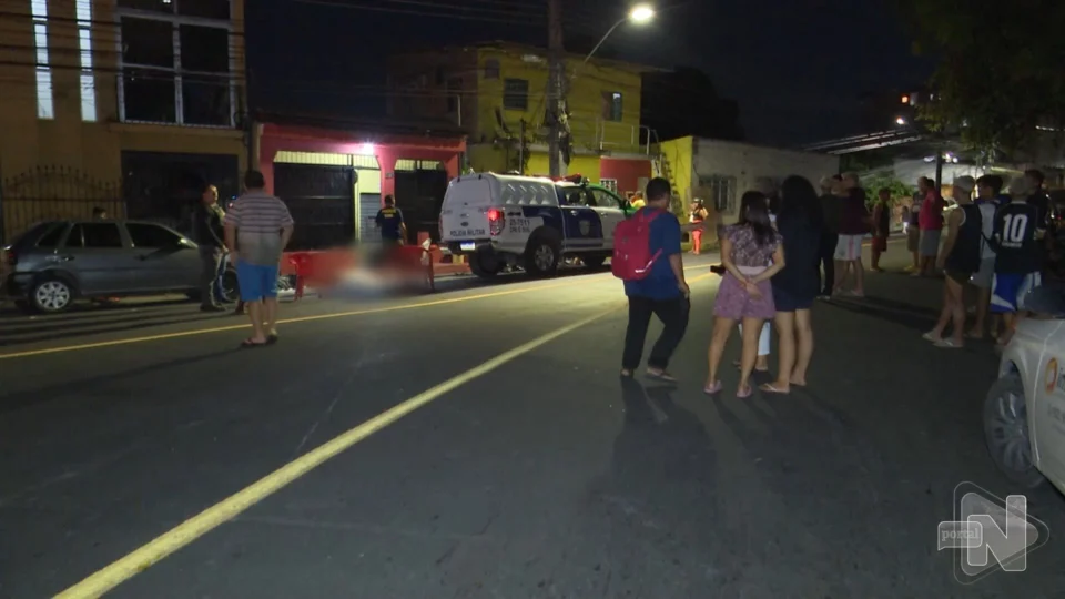 VÍDEO: homem é morto a facadas na frente de bar da Zona Centro-Sul de Manaus