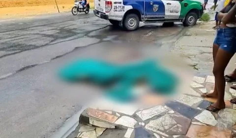 Morador de rua morre após ter cabeça esmagada por caminhão em Manaus