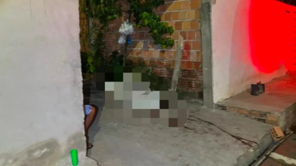 Homem é surpreendido por suspeito armado e morto a tiros na Zona Norte de Manaus