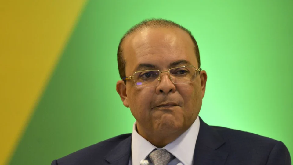 Vandalismo em Brasília: presidente do PT e líder do governo acusam governador do DF de conivência