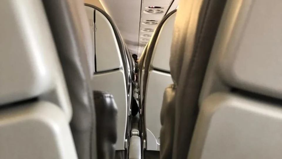 Suspeito de importunar sexualmente adolescente em avião é preso no AM